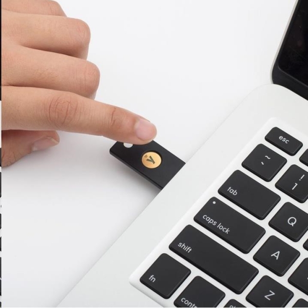 YubiKey 5 NFC - USB-A,  klíč/token s vícefaktorovou autentizaci (NFC), podpora OpenPGP a Smart Card (2FA)