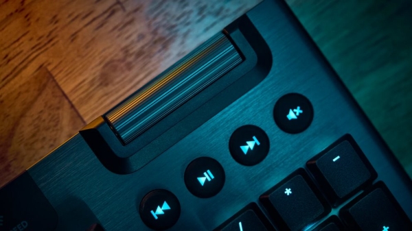 Logitech G915 X LIGHTSPEED Low-Profile Wireless Gaming Keyboard - CLICKY - BLACK - US - 2.4GHZ/BT - USB-C - EMEA