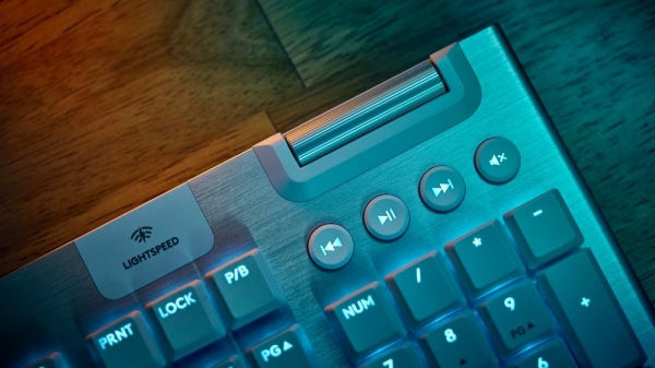 Logitech G915 X LIGHTSPEED Low-Profile Wireless Gaming Keyboard - CLICKY - BLACK - US - 2.4GHZ/BT - USB-C - EMEA