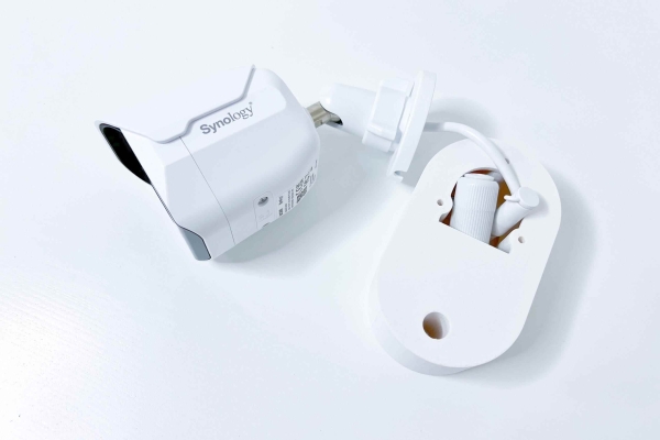 Synology D-SBC500-C - Držák pro kameru Synology BC500 na stěnu i strop