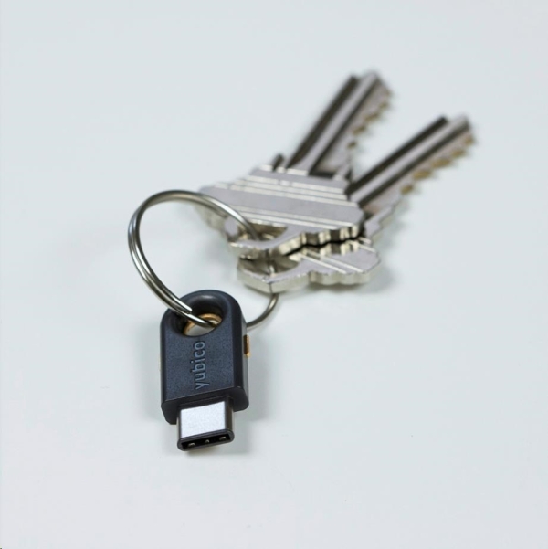 YubiKey 5C - USB-C, klíč/token s vícefaktorovou autentizaci, podpora OpenPGP a Smart Card (2FA)