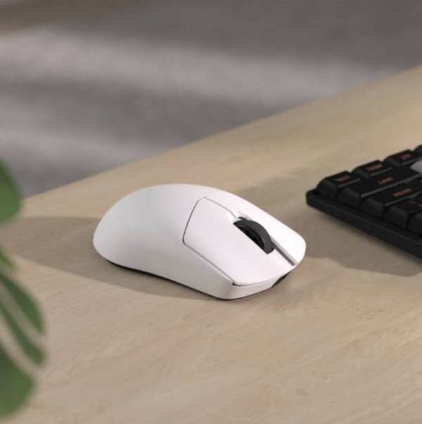 COUGAR herní myš bezdrátová/drátová REVENGER PRO 4K WHITE, čip PixArt 3395, 26000dpi, 650 IPS, 55g 