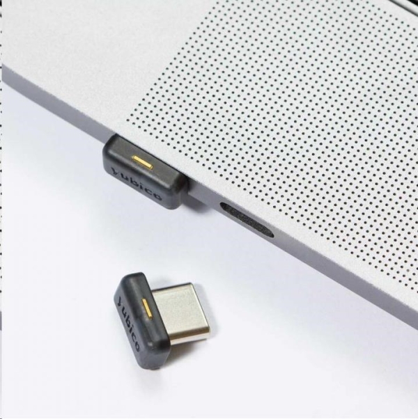YubiKey 5C Nano - USB-C, klíč/token s vícefaktorovou autentizaci, podpora OpenPGP a Smart Card (2FA)