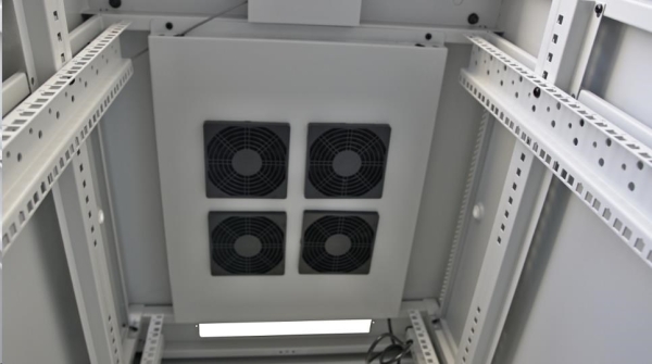 LEXI-Net 19" stojanový rozvaděč 37U 600x800 rozebiratelný, ventilační jednotka, termostat, kolečka, 600kg, sklo, šedý