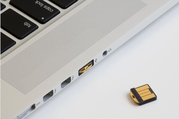 YubiKey 5 Nano - USB-A, klíč/token s vícefaktorovou autentizaci, podpora OpenPGP a Smart Card (2FA)