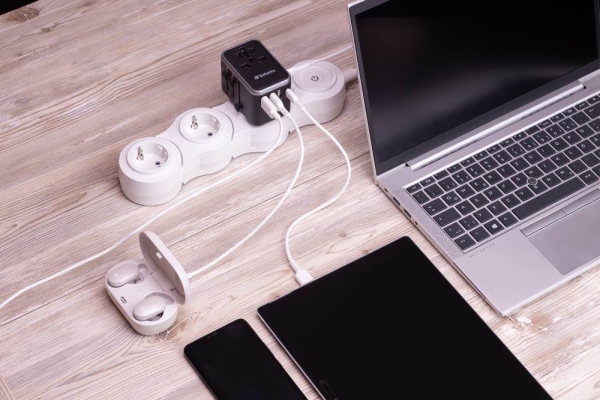 VERBATIM Universal Travel Adapter UTA-04 Cestovni adapter