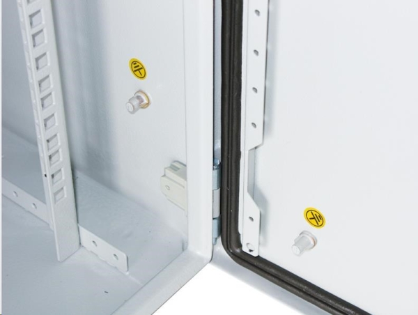 XtendLan 19" venkovní vodotěsný rozvaděč 12U krytí IP55, šířka 600mm, hloubka 420mm, nosnost 65kg, 3-bodový zámek, šedý