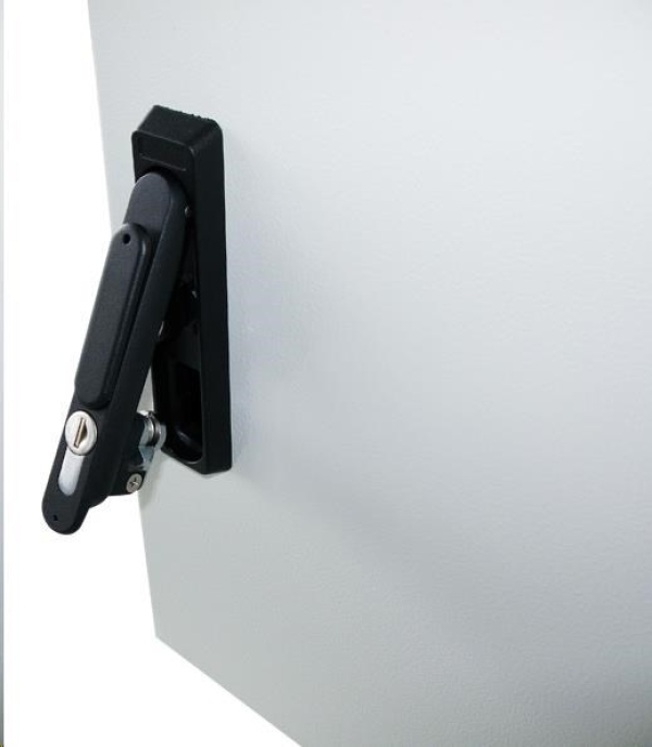 XtendLan 19" venkovní vodotěsný rozvaděč 12U krytí IP55, šířka 600mm, hloubka 420mm, nosnost 65kg, 3-bodový zámek, šedý