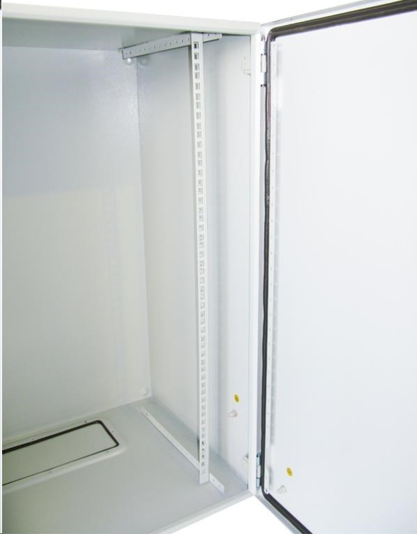 19" venkovní vodotěsný rozvaděč s krytím IP55, 17U, hloubka 450mm, 3-bodový zámek, šedý