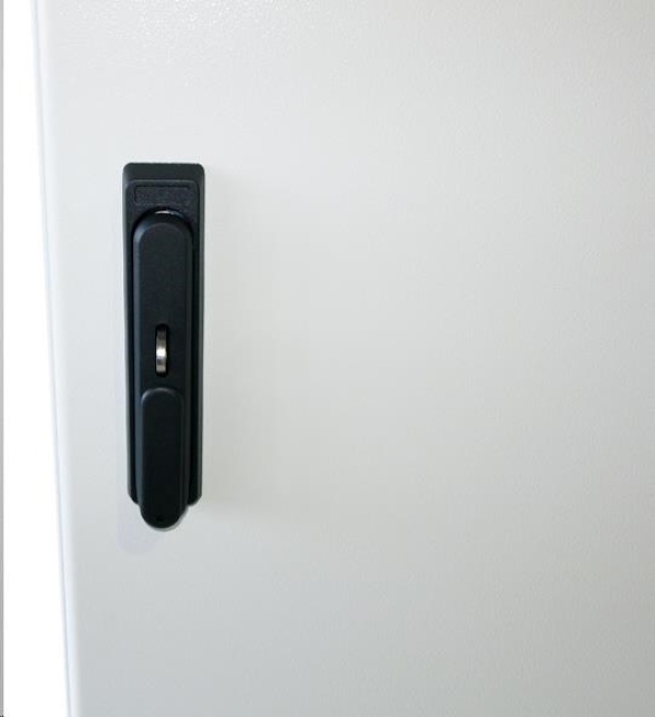 19" venkovní vodotěsný rozvaděč s krytím IP55, 17U, hloubka 450mm, 3-bodový zámek, šedý