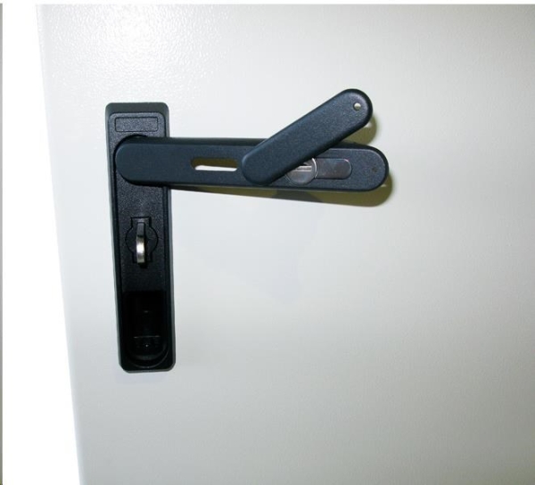 19" venkovní vodotěsný rozvaděč s krytím IP55, 17U, hloubka 450mm, 3-bodový zámek, šedý