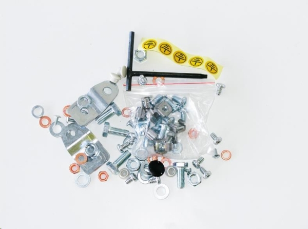 19" venkovní vodotěsný rozvaděč s krytím IP55, 17U, hloubka 450mm, 3-bodový zámek, šedý